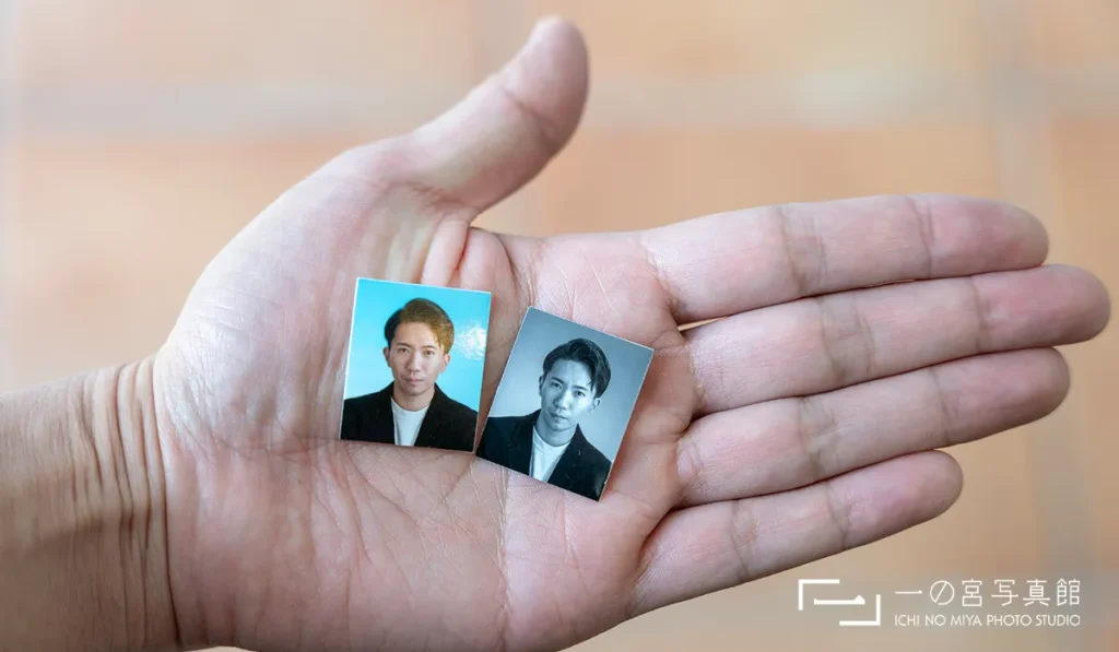 神奈川県横浜市にある一の宮写真館で撮影した免許用の証明写真カラーとモノクロの比較
