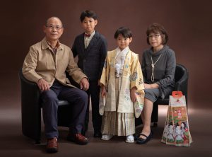753の家族写真を横浜でおじいちゃんおばあちゃんと一緒に